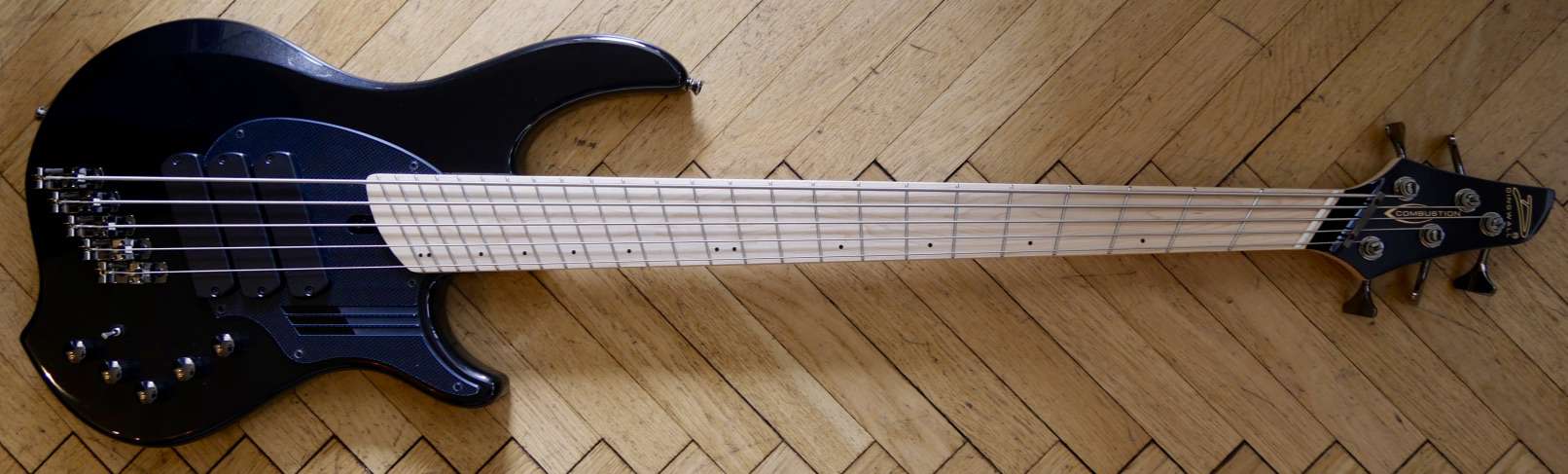 Dingwall NG3 Black