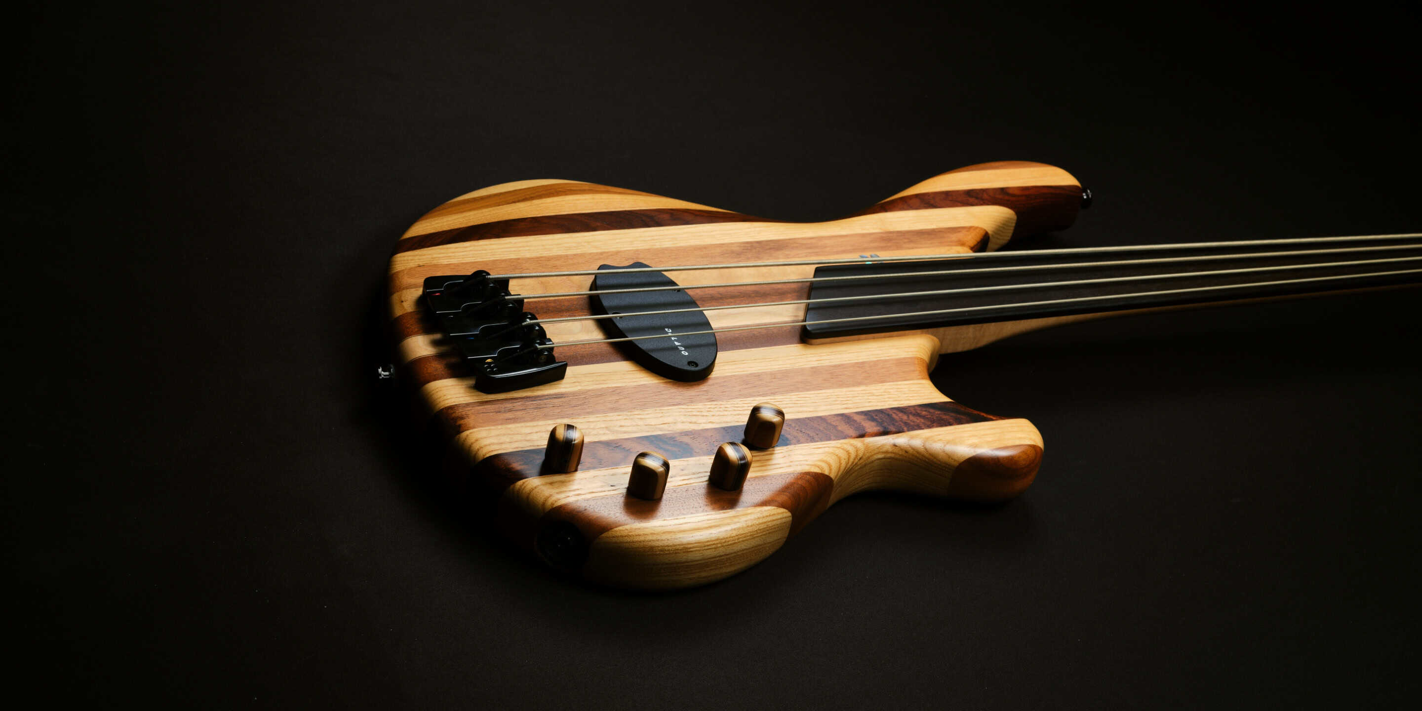Pre-owned Sandberg Custom Stripe Fretless 4 2012 banner